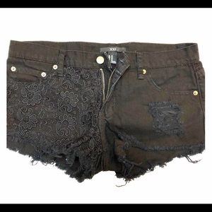 FOREVER 21 LACE RIPPED BLACK SHORTS